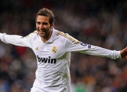 熊猫体育赛事-浓眉化身无解杀器，独行侠防线崩塌，掘金主场见证统治级表演