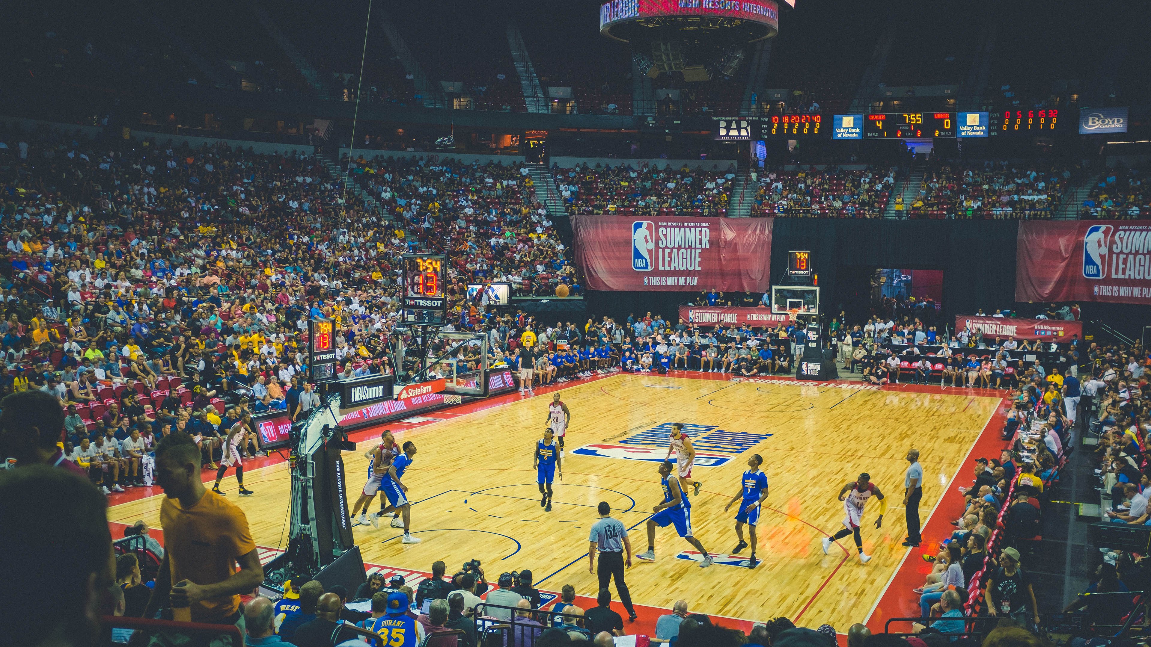 赛道与球场，戈贝尔刷新纪录之夜，F1年度争冠的平行宇宙